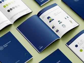 Corporate Design Manual des Klinikverbund Allgäu mit definierten Farben, Icons und Gestaltungsrichtlinien – mehrseitige Printbroschüre in Dunkelblau mit modernen Illustrationen und strukturiertem Layout.