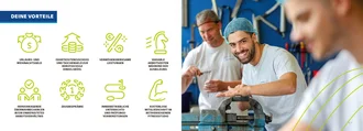 Doppelseite der EK-Pack Folien Ausbildungsbroschüre mit Übersicht der Benefits wie Urlaubsgeld, Zeugnisprämie, Fahrtkostenzuschuss und Fitnessstudio-Mitgliedschaft, begleitet von einem Foto fröhlicher Auszubildender in der Werkstatt bei handwerklicher Tätigkeit