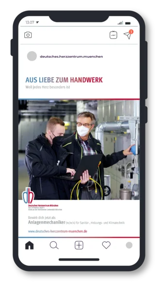 Recruiting Instagram-Post des Deutschen Herzzentrums München zur Bewerbung als Anlagenmechaniker (m/w/x) für Sanitär-, Heizungs- und Klimatechnik – mit dem Slogan „Aus Liebe zum Handwerk“ – zeigt zwei Mitarbeitende mit Laptop und Werkzeug bei der technischen Wartung